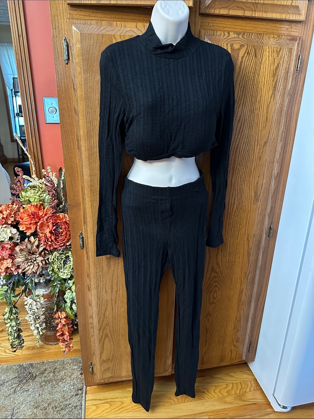 WinWin Black Ribbed High-Waist Knit Leggings